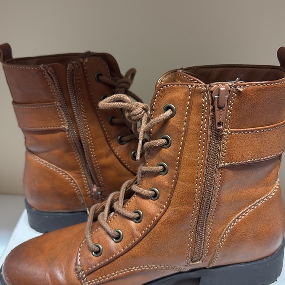 So combat boot size 6.5 - Picture 7 of 9